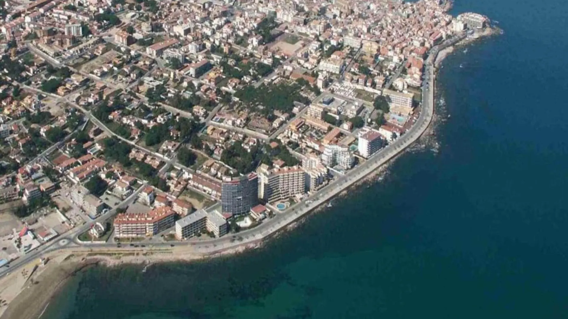 The Apartment In L'Escala Has 2 Bedrooms 4 Pax