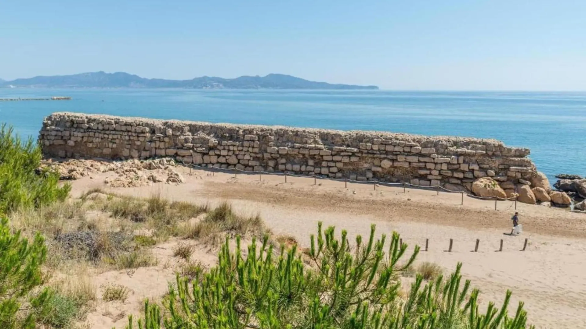 The Apartment In L'Escala Has 2 Bedrooms 4 Pax